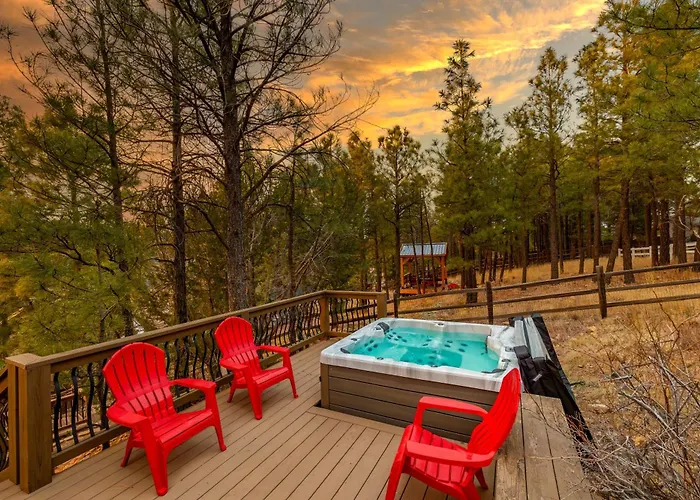 Forest Heights Mountain Views Hot Tub Heated Floors Pizza Oven *