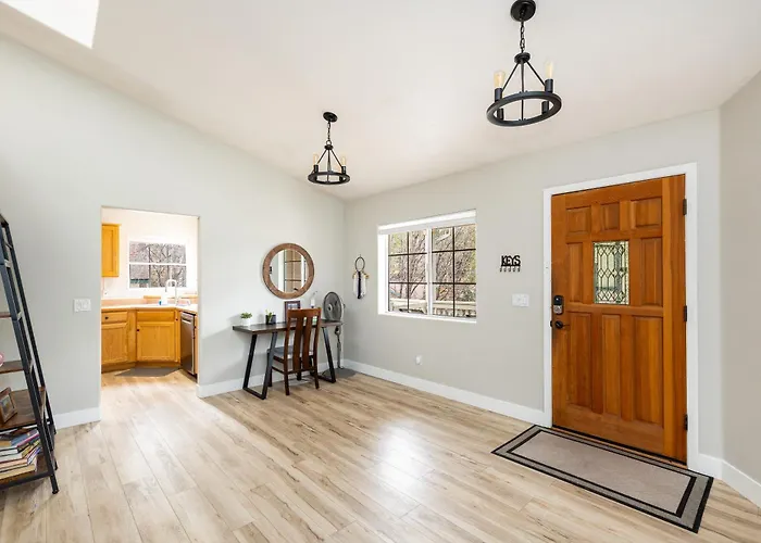 Forest Heights Mountain Views Hot Tub Heated Floors Pizza Oven *