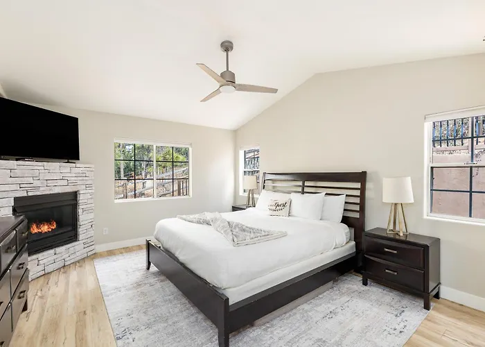 Forest Heights Mountain Views Hot Tub Heated Floors Pizza Oven Ferienhaus *